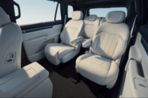 都在打造“移動之家”,2026款東風(fēng)奕派eπ008六座版會比標(biāo)桿強多少?