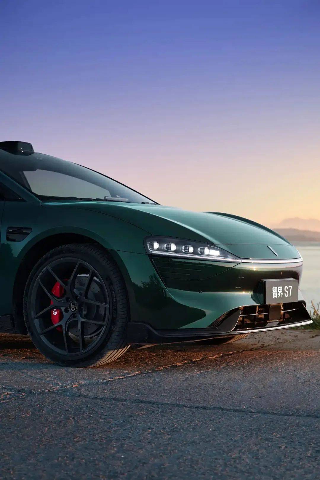 華為乾崑智駕,零重力座椅+空懸,豪華舒適再升級!