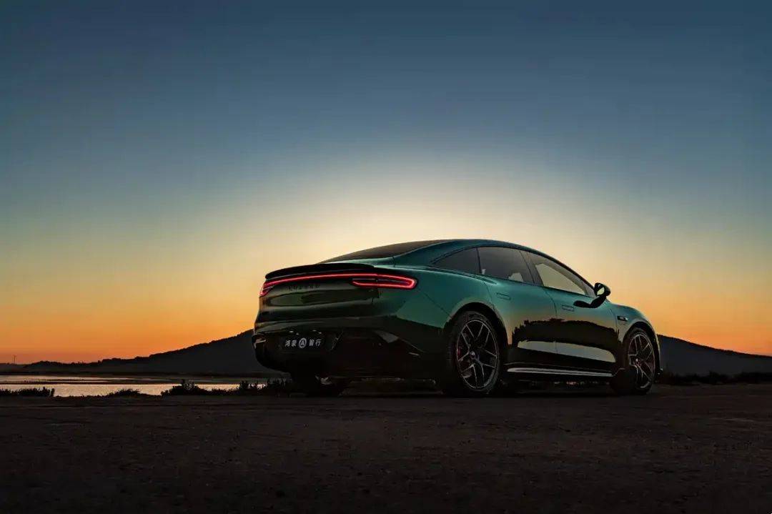 華為乾崑智駕,零重力座椅+空懸,豪華舒適再升級!