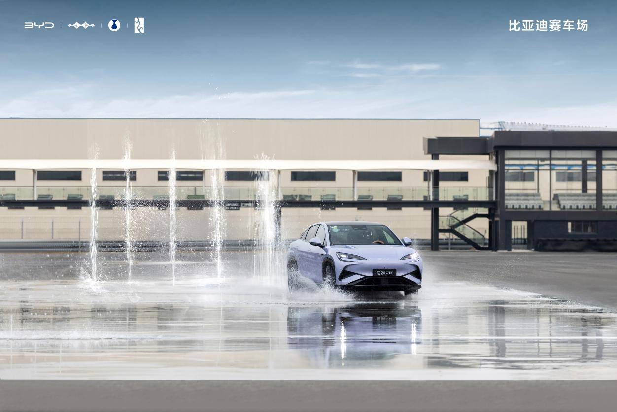 全民智駕后,比亞迪打造特色地形全民賽道