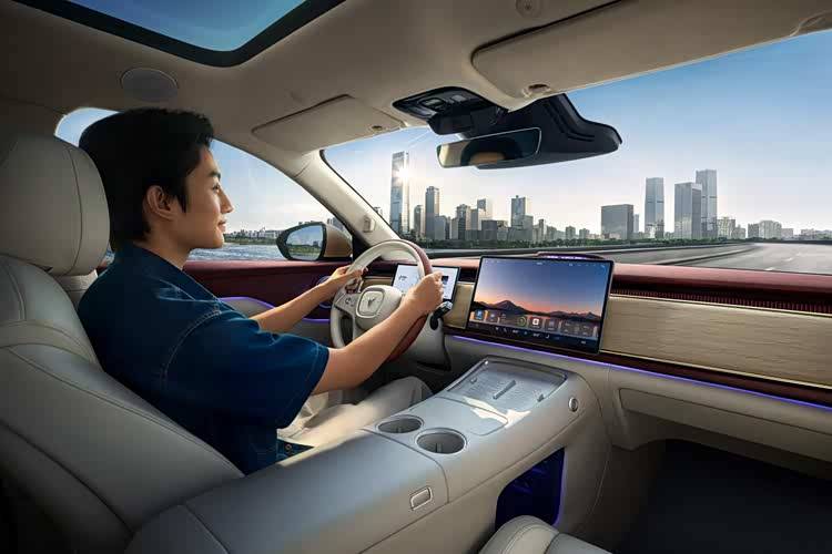 20萬級純電SUV“卷王”來了!全新嵐圖知音正式上市,起步即滿配