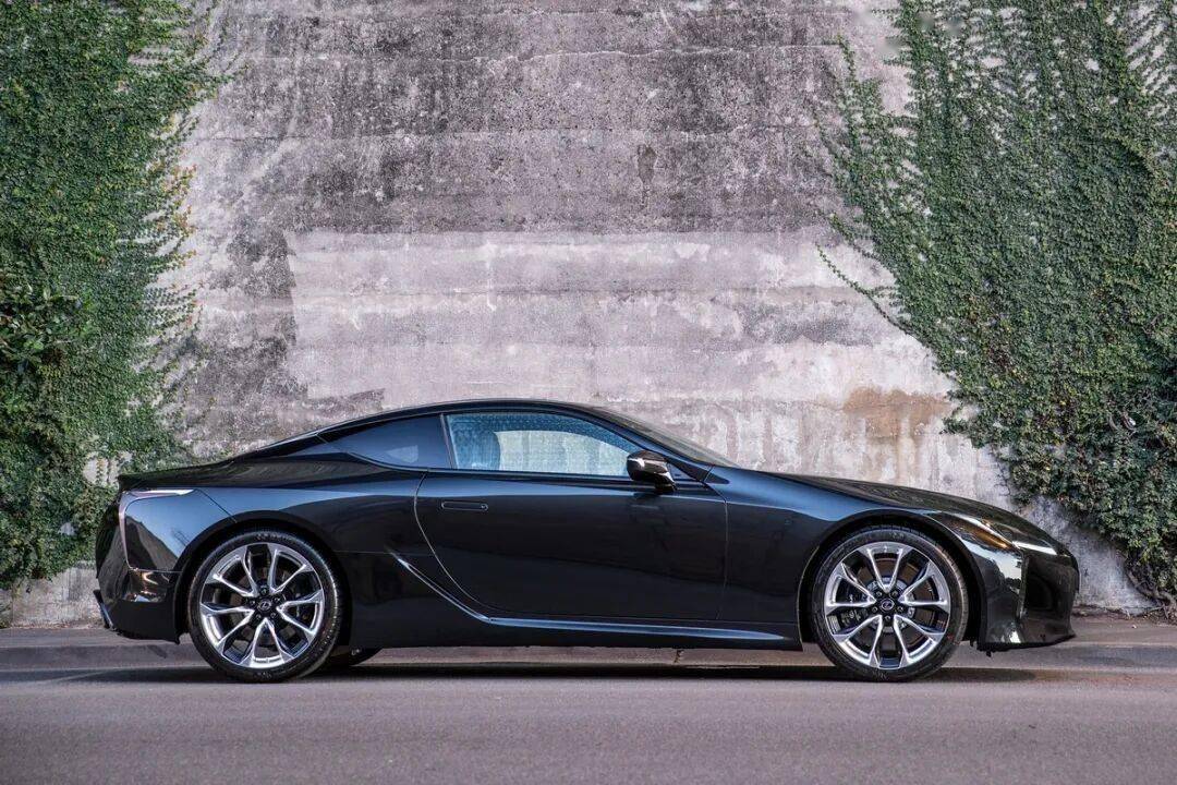 公路上的藝術(shù)品,雷克薩斯LC500