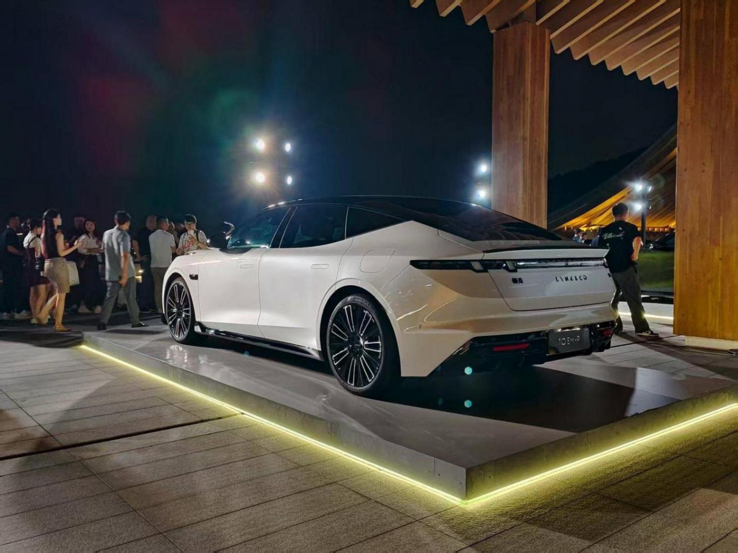 限時(shí)16.38萬(wàn)元起,領(lǐng)克10 EM-P要攪中大型轎車(chē)市場(chǎng)的局!