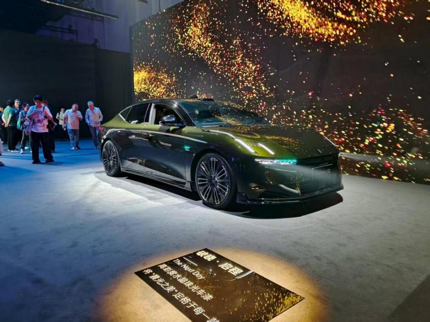 限時(shí)16.38萬(wàn)元起,領(lǐng)克10 EM-P要攪中大型轎車(chē)市場(chǎng)的局!