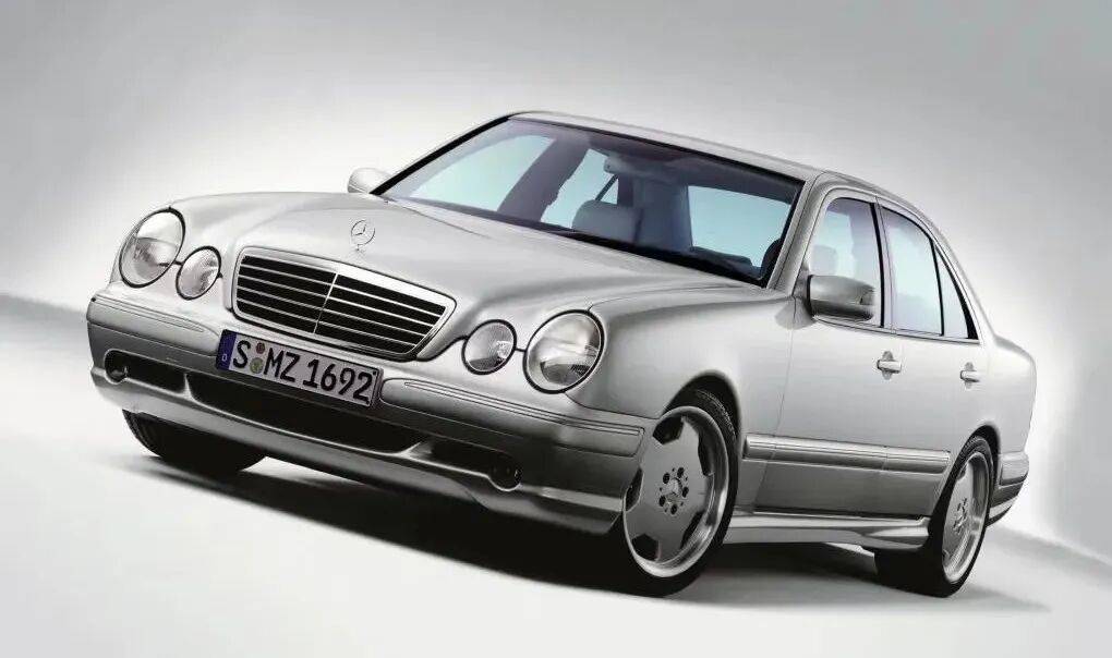 手掌上行政豪華轎車的狂暴之心