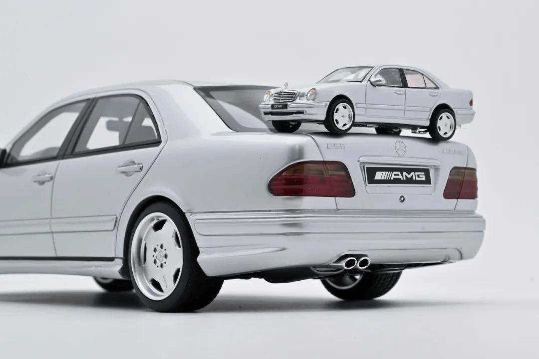 手掌上行政豪華轎車的狂暴之心