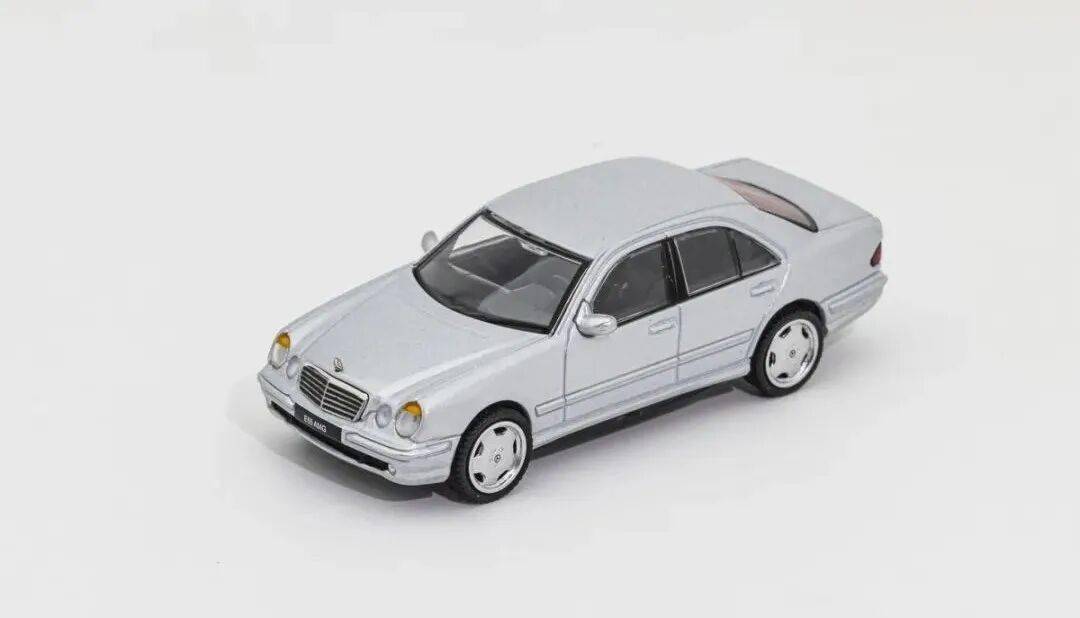 手掌上行政豪華轎車的狂暴之心