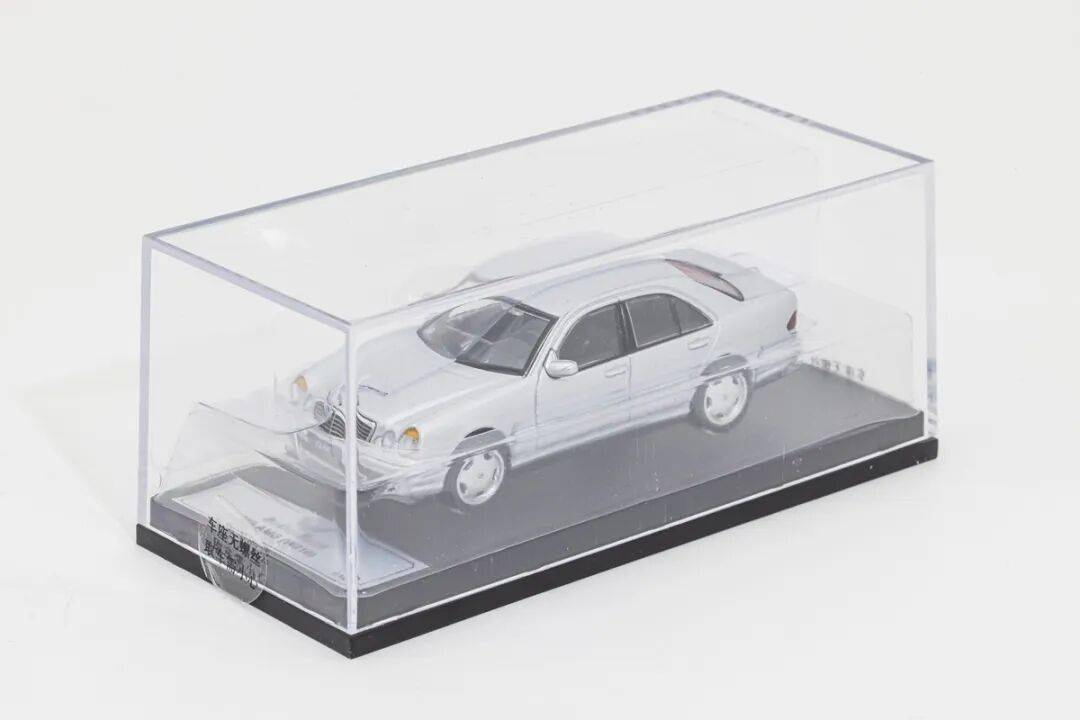 手掌上行政豪華轎車的狂暴之心