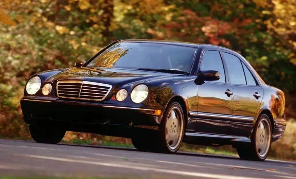 手掌上行政豪華轎車的狂暴之心