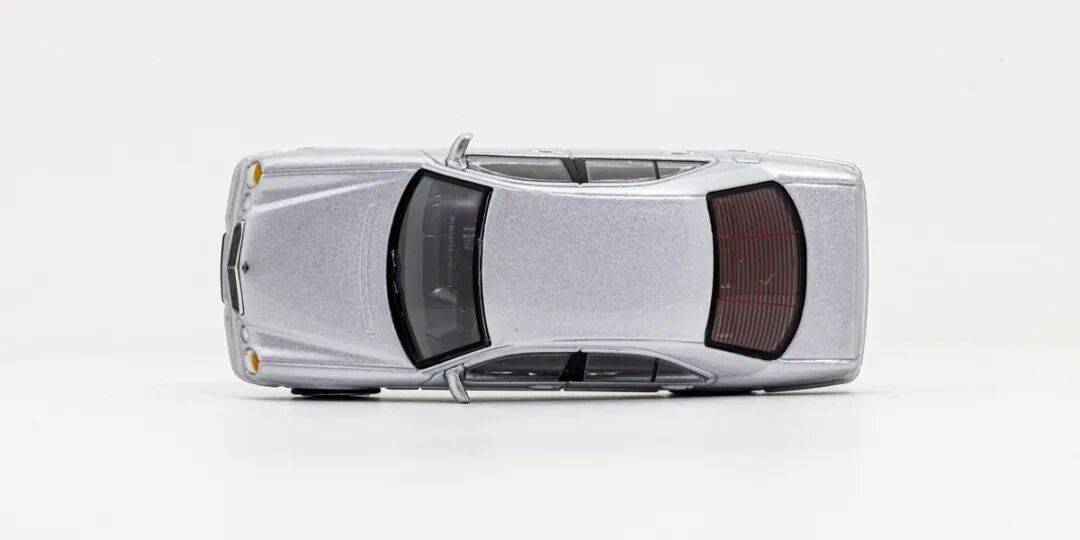 手掌上行政豪華轎車的狂暴之心