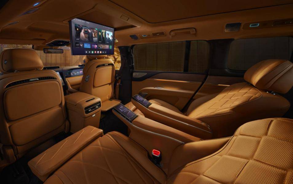 仰望U8L鼎世版上市:以“鼎”級標準重構百萬級行政豪華SUV新范式