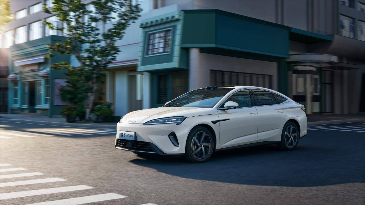 公然給友商“遞刀”?比亞迪明目張膽搞“減配”了,少了28.6%