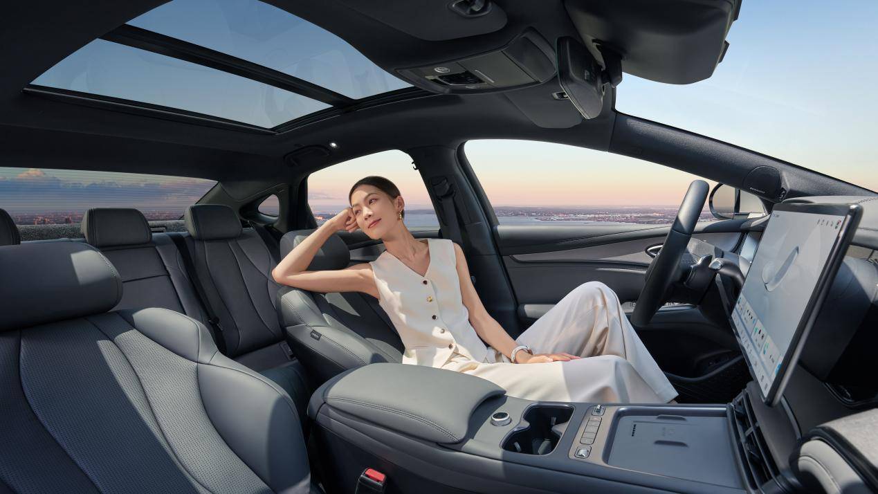 技術平權定義新奢出行,2026款海豹07DM-i上市