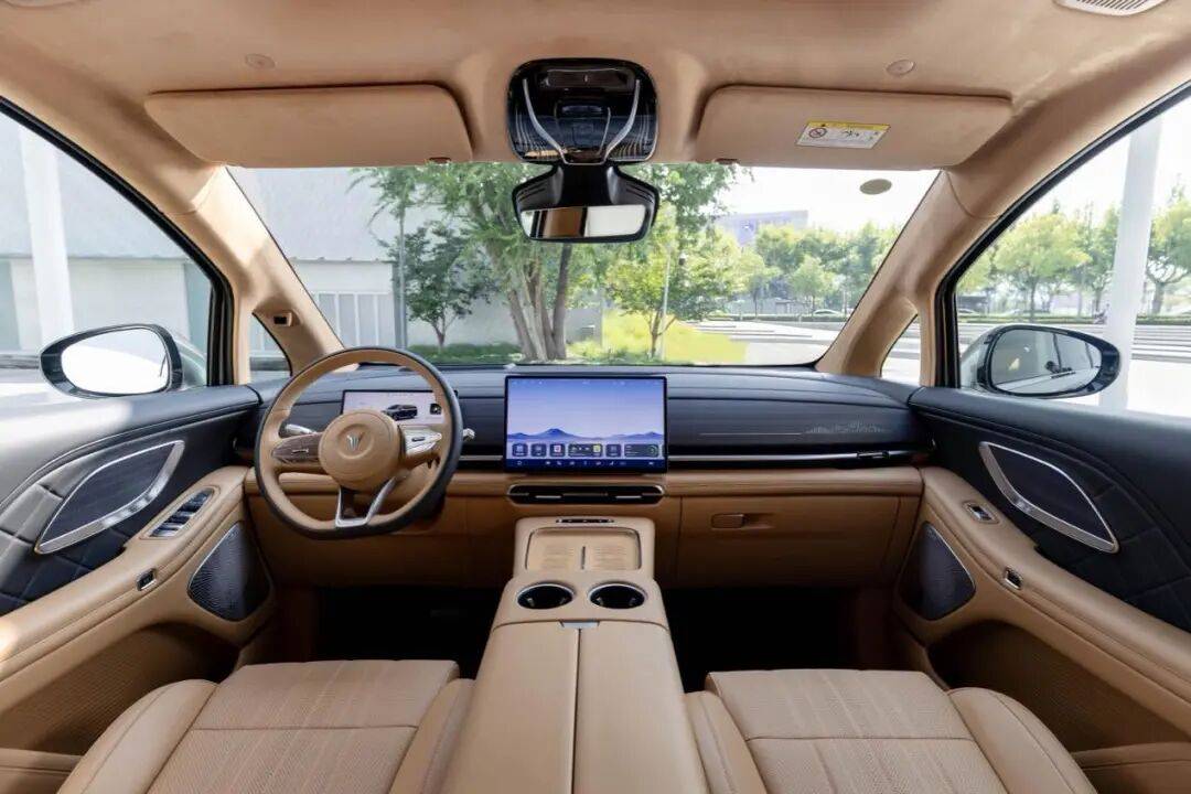 嵐圖汽車正式上市其最新款MPV——2026款嵐圖夢(mèng)想家,上市發(fā)布會(huì)選擇在上海