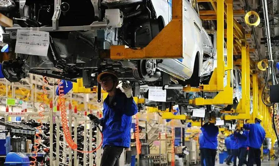 每天擰螺絲12個小時!985管培生喊“被騙了”