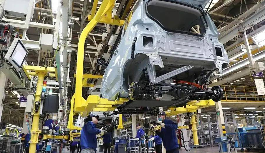 每天擰螺絲12個小時!985管培生喊“被騙了”