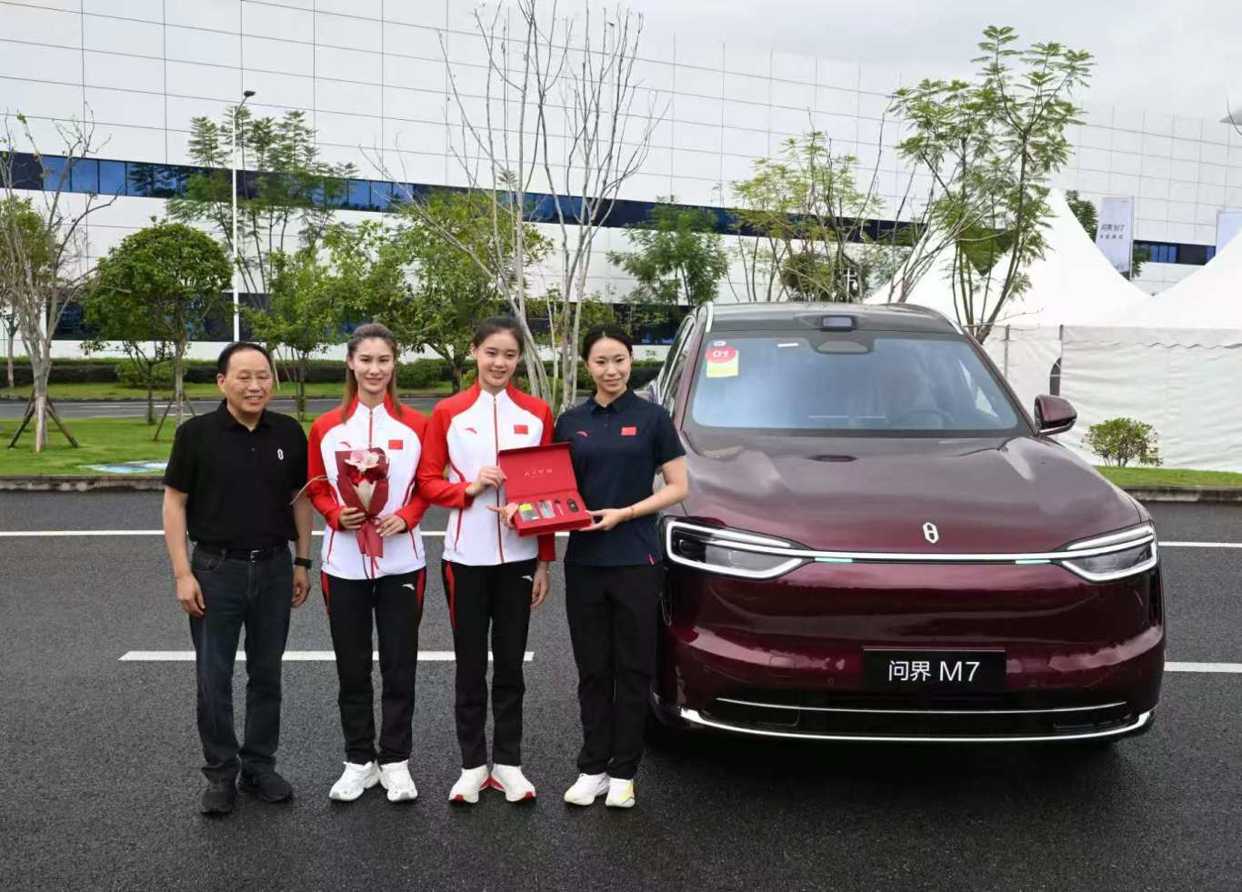 上市72小時即交付!全新問界M7首批用戶進廠提車