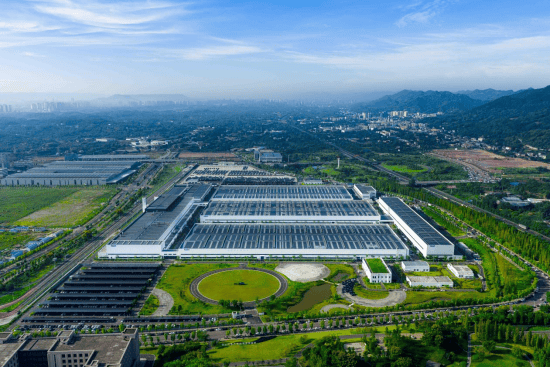 上市72小時即交付!全新問界M7首批用戶進廠提車