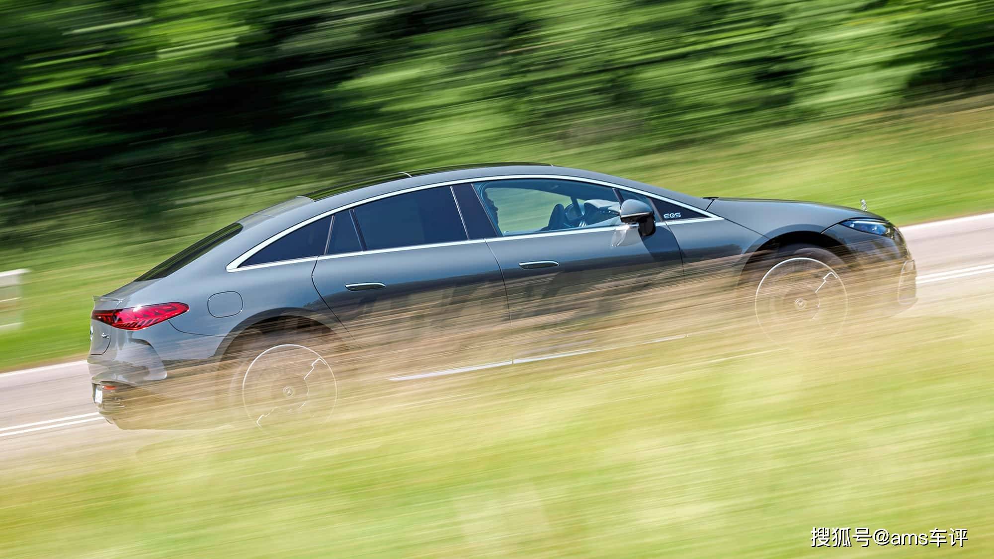 誰是最強(qiáng)電動(dòng)豪華轎車?BMW i7與奔馳EQS的巔峰對(duì)決