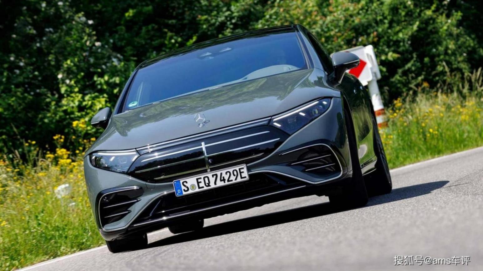 誰是最強(qiáng)電動(dòng)豪華轎車?BMW i7與奔馳EQS的巔峰對(duì)決