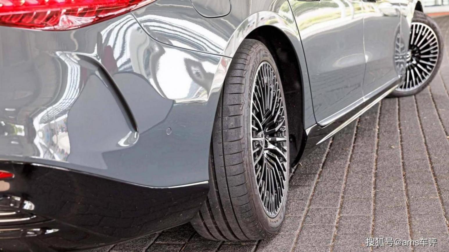 誰是最強(qiáng)電動(dòng)豪華轎車?BMW i7與奔馳EQS的巔峰對(duì)決