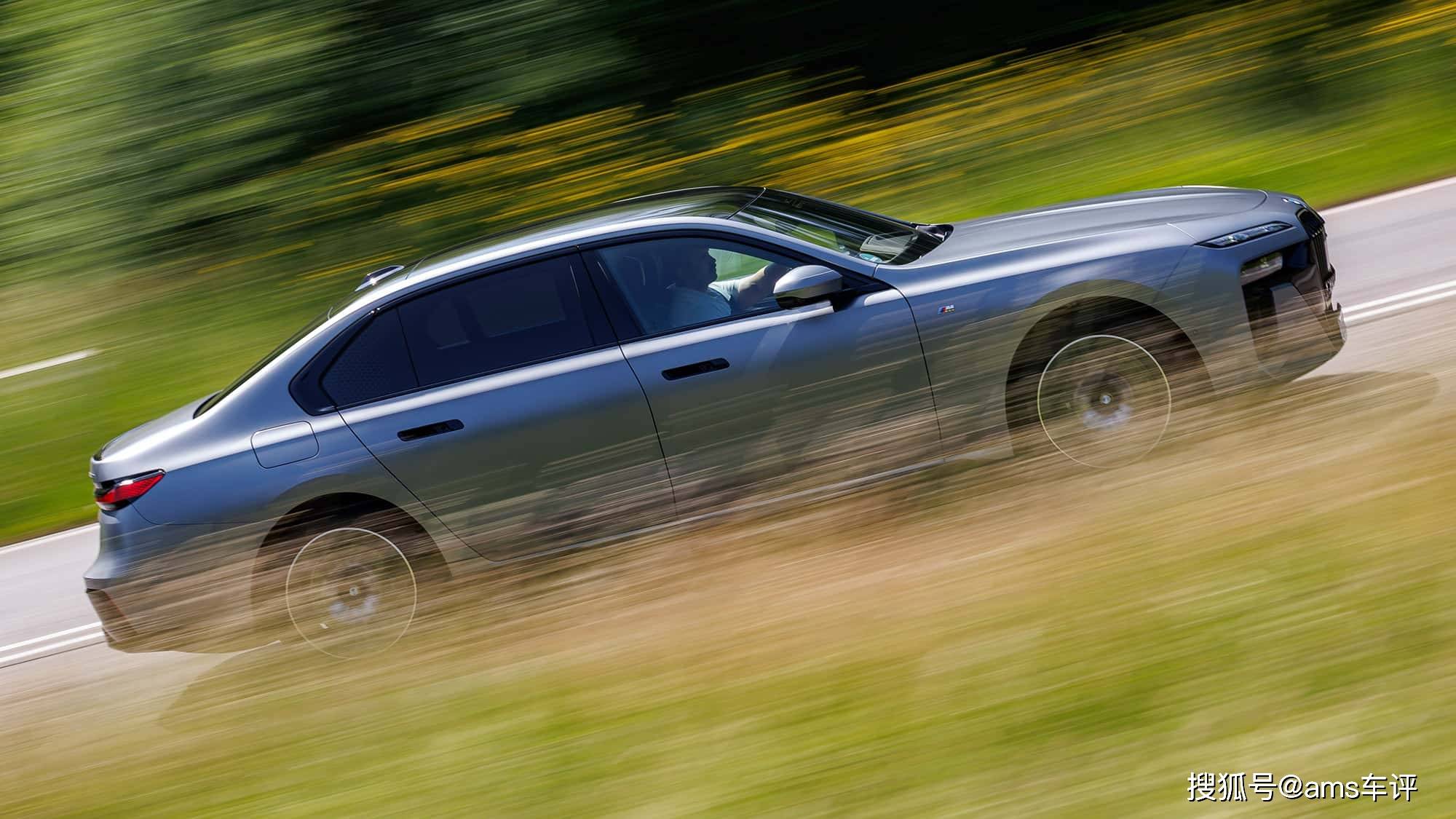 誰是最強(qiáng)電動(dòng)豪華轎車?BMW i7與奔馳EQS的巔峰對(duì)決