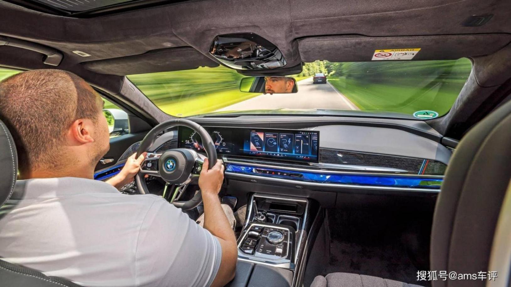 誰是最強(qiáng)電動(dòng)豪華轎車?BMW i7與奔馳EQS的巔峰對(duì)決