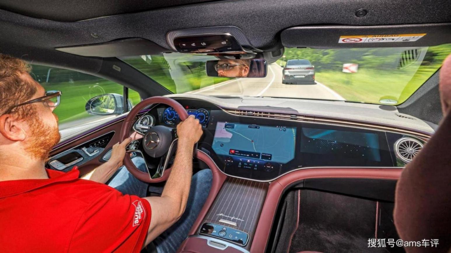 誰是最強(qiáng)電動(dòng)豪華轎車?BMW i7與奔馳EQS的巔峰對(duì)決