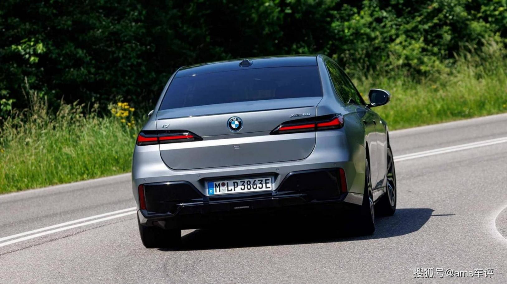 誰是最強(qiáng)電動(dòng)豪華轎車?BMW i7與奔馳EQS的巔峰對(duì)決
