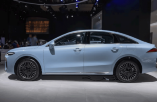 價格戰依舊在繼續!起售8.58萬,榮威M7 DMH這次要火了