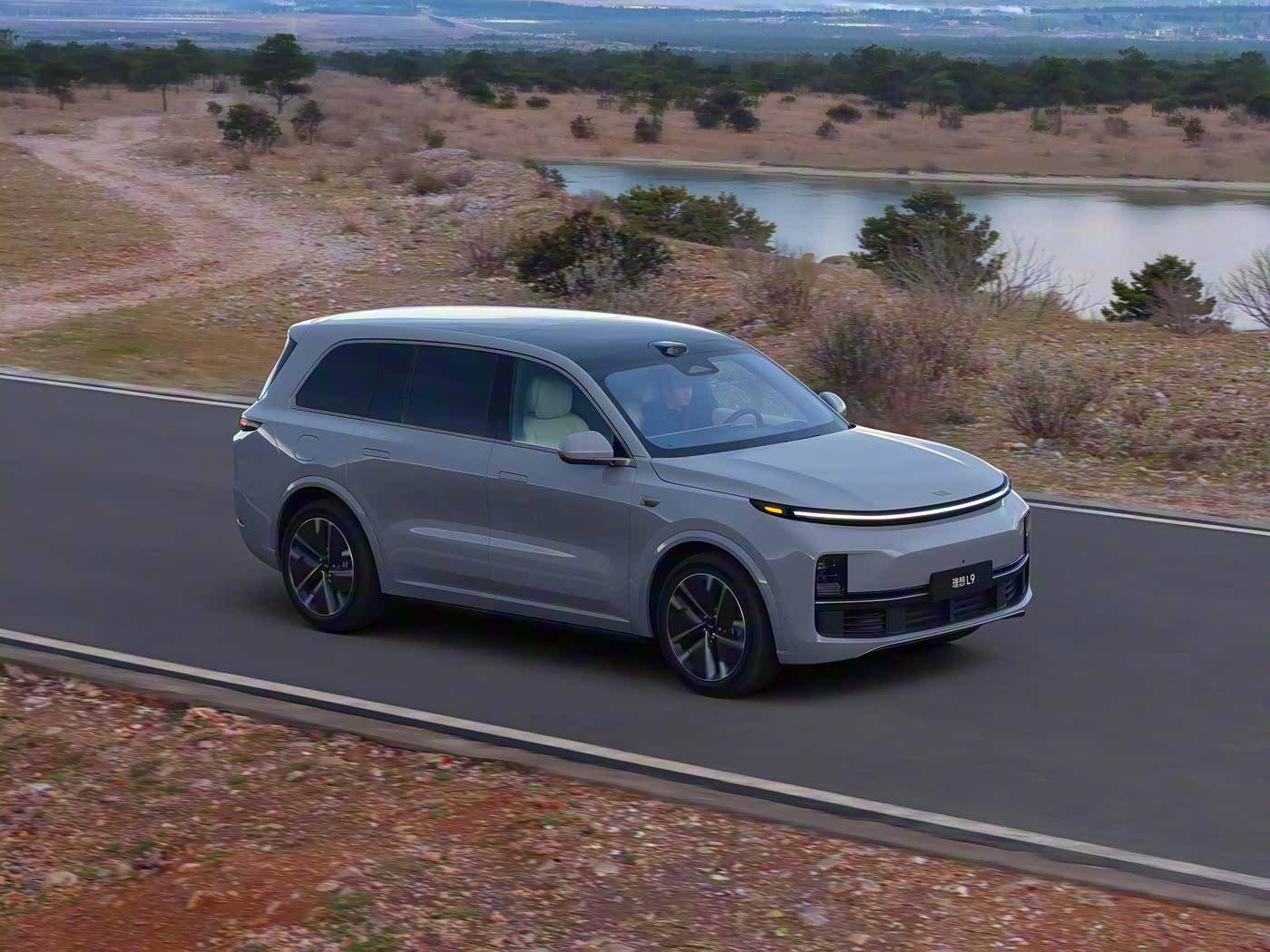 多擋插混的噩夢(mèng)將至!明年會(huì)有一些“怪胎增程”,沒人在乎油耗了