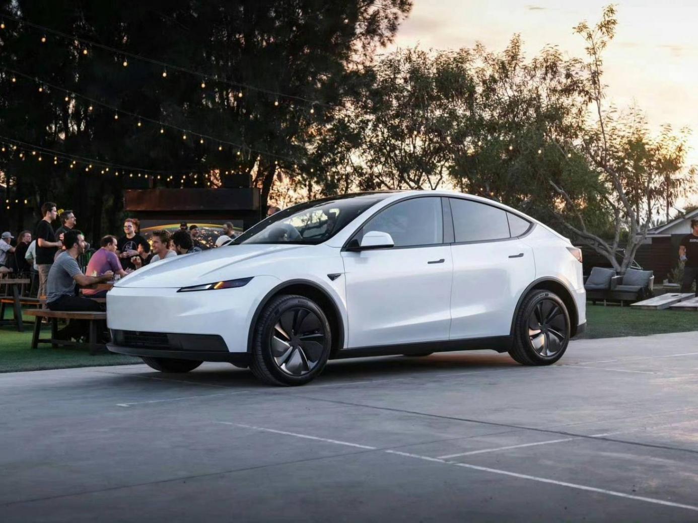 Model 3/Y標(biāo)準(zhǔn)版直降3.9萬,11月交付,不到20萬買特斯拉不是夢
