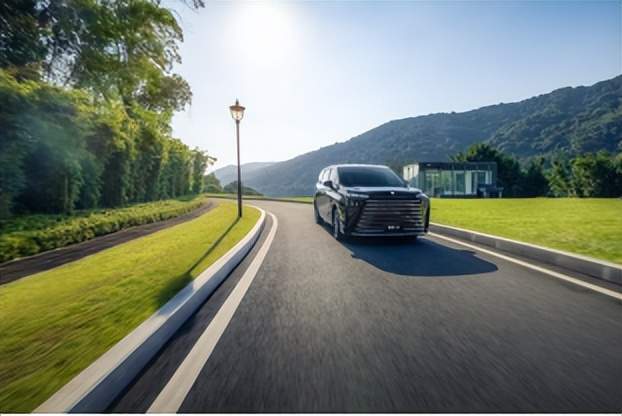 盛宴啟幕引期待 東風風行亮相武漢網(wǎng)球公開賽