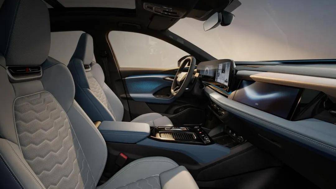 帶著四環(huán)“星輝”,一汽奧迪Q6L e-tron怎么起舞