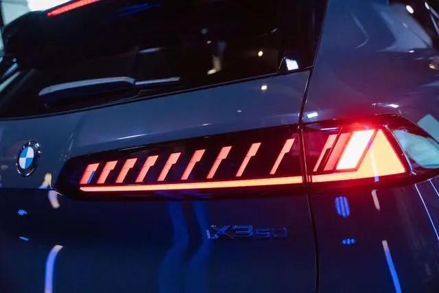 首款Neue Klasse架構打造的量產電動SUV:寶馬展示iX3,零百加速4.9秒