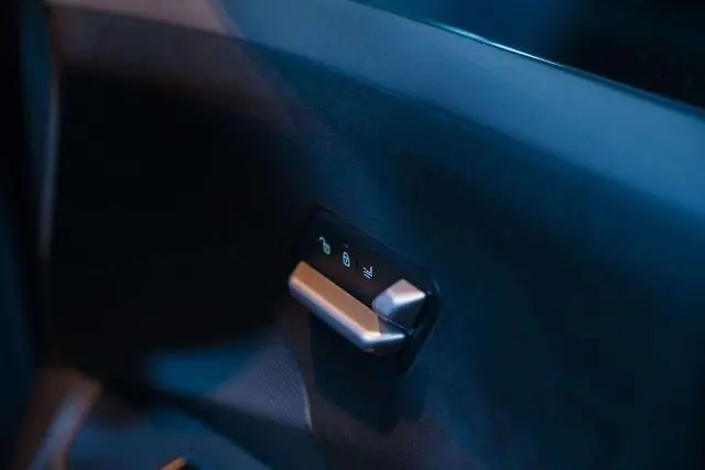 首款Neue Klasse架構打造的量產電動SUV:寶馬展示iX3,零百加速4.9秒