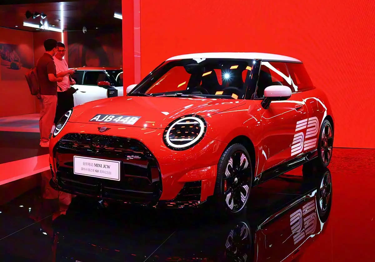 24.68萬(wàn)起售 電動(dòng)MINI JCW 蒙特卡洛之夜60周年紀(jì)念版上市