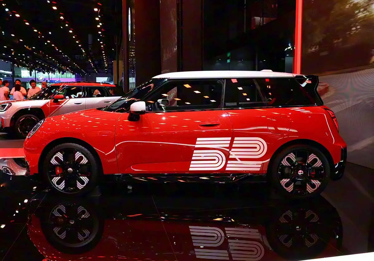 24.68萬(wàn)起售 電動(dòng)MINI JCW 蒙特卡洛之夜60周年紀(jì)念版上市