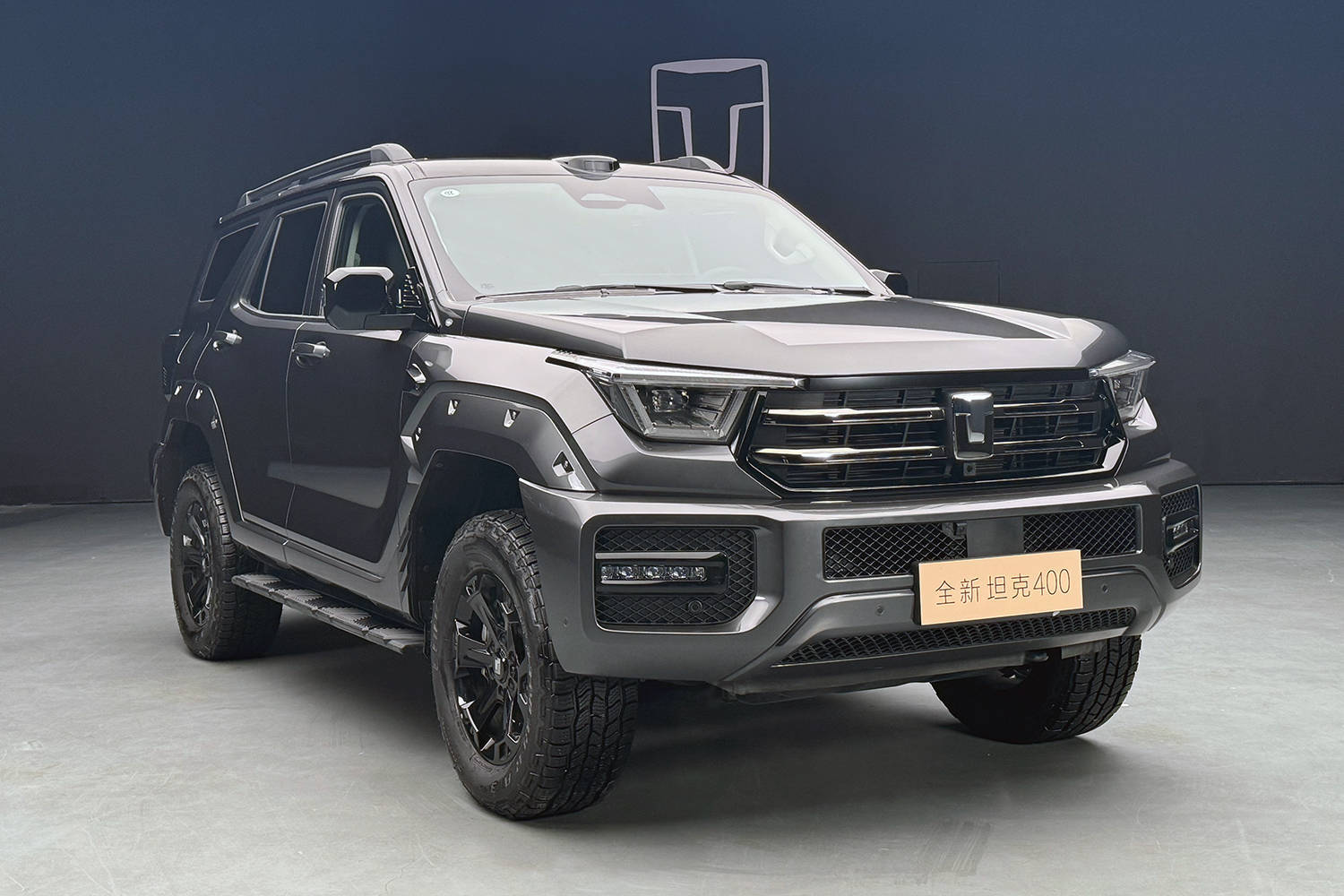 京東的業(yè)務(wù)本質(zhì)而言,電商平臺(tái)只是一方面,更多是物流、金融的基礎(chǔ)設(shè)施服務(wù)商,運(yùn)營(yíng)Robotaxi和它的基因是相通的