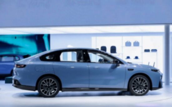 零跑B01:8.98萬起的“價格屠夫”,是真狠還是真值?