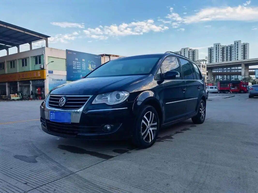 但翻看一下他們的大事年表:第一個(gè)量產(chǎn)項(xiàng)目是理想ONE;自研AEB成為國(guó)內(nèi)首個(gè)獲ENCAP五星評(píng)分的方案;開(kāi)發(fā)了國(guó)內(nèi)第一個(gè)實(shí)現(xiàn)NOA功能的MPV;理想、北汽、廣汽、地平線(xiàn)等產(chǎn)業(yè)資本支持……每件事都引人矚目。