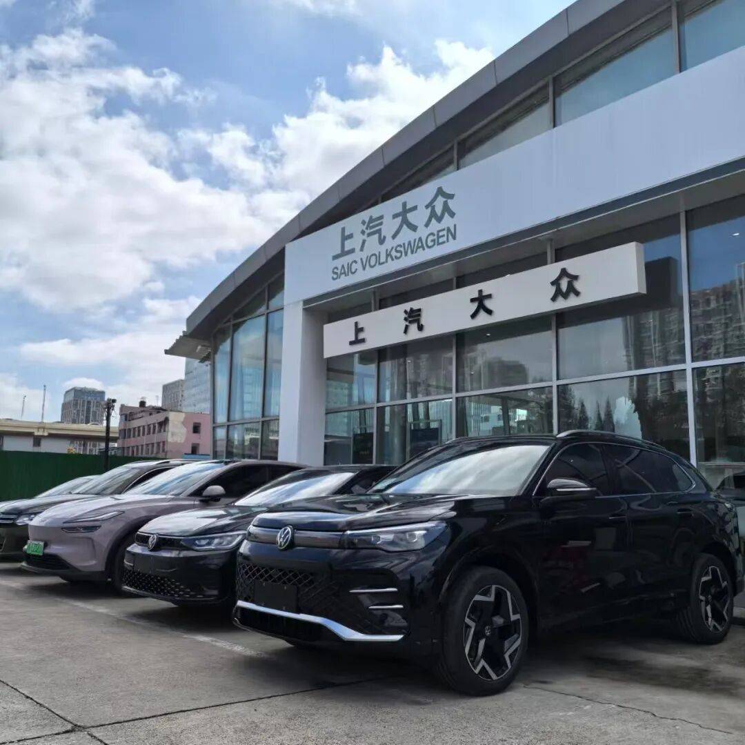 但翻看一下他們的大事年表:第一個(gè)量產(chǎn)項(xiàng)目是理想ONE;自研AEB成為國(guó)內(nèi)首個(gè)獲ENCAP五星評(píng)分的方案;開(kāi)發(fā)了國(guó)內(nèi)第一個(gè)實(shí)現(xiàn)NOA功能的MPV;理想、北汽、廣汽、地平線(xiàn)等產(chǎn)業(yè)資本支持……每件事都引人矚目。