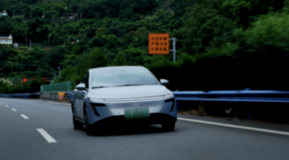 高速實(shí)測(cè)東風(fēng)日產(chǎn)N7頂配:底盤風(fēng)格反差、續(xù)航打7.4折