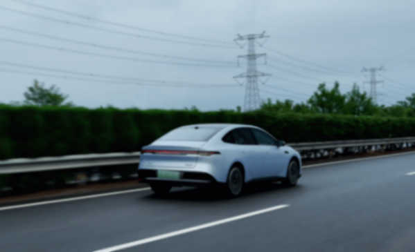 高速實(shí)測(cè)東風(fēng)日產(chǎn)N7頂配:底盤風(fēng)格反差、續(xù)航打7.4折