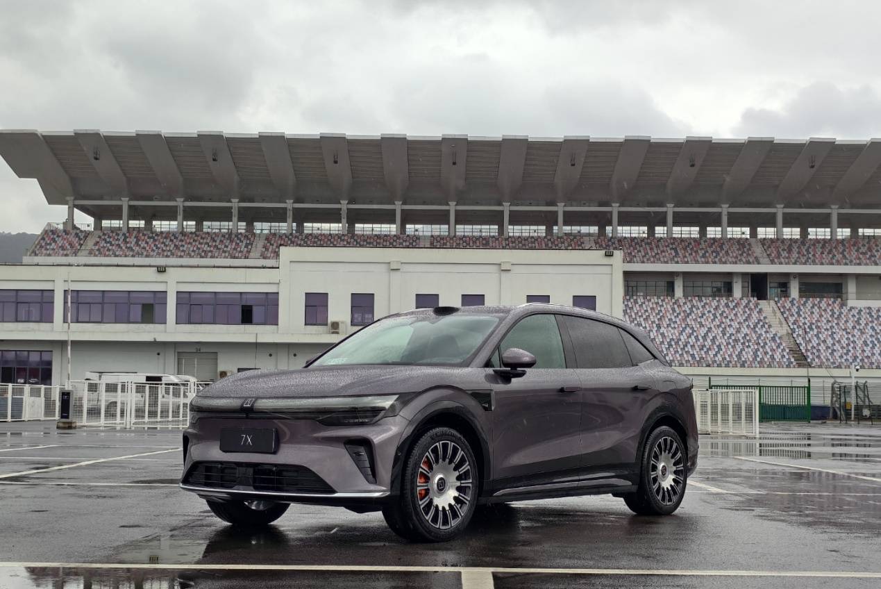 10月28日:騰勢N8L、新款極氪7X、smart精靈#5 EHD插混版、新款極狐阿爾法T5、阿維塔12四激光版上市