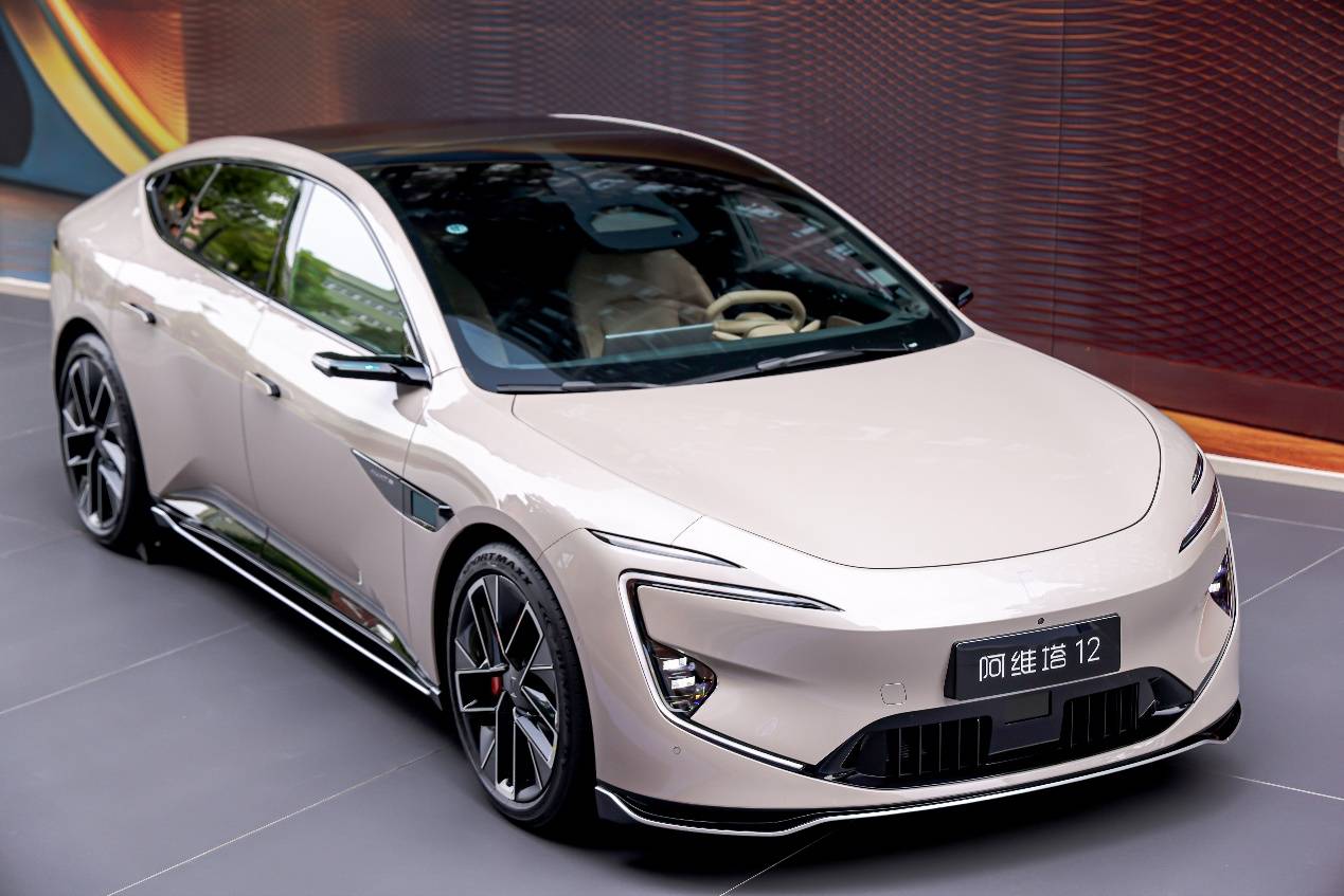 10月28日:騰勢N8L、新款極氪7X、smart精靈#5 EHD插混版、新款極狐阿爾法T5、阿維塔12四激光版上市