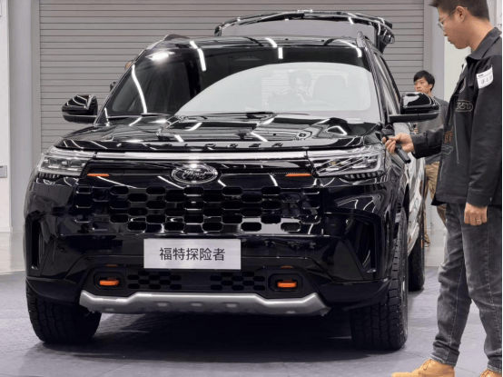 福特探險者昆侖穿越版新車亮相,能征服山野,也能擁抱日常!