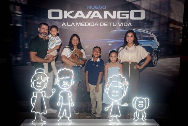 吉利新豪越L空間更大 大家庭載得下