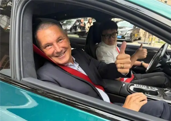 體驗小米SU7后 寶格麗CEO盛贊小米成就堪比蘋果 體驗小米SU7后 寶格麗CEO盛贊小米成就堪比蘋果