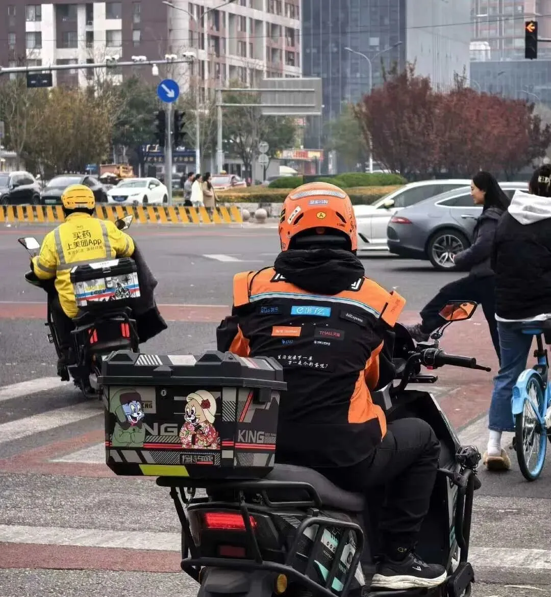 圖源：淘寶閃購新騎士服 唐辰拍攝